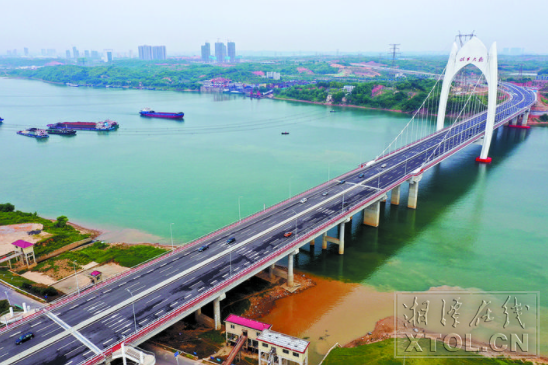 4月30日上午，昭華大橋正式通車(chē)。 （記者 方陽(yáng) 攝）
