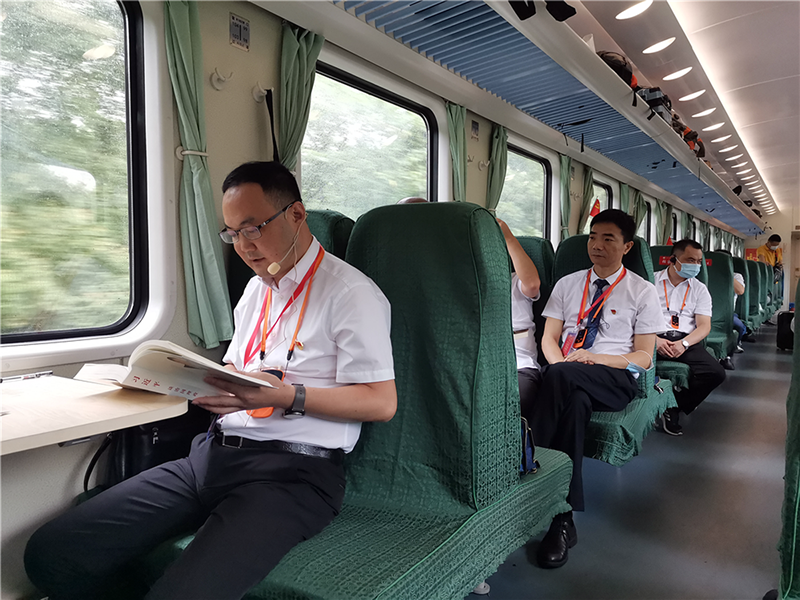 車廂課堂學(xué)黨史。_副本.png